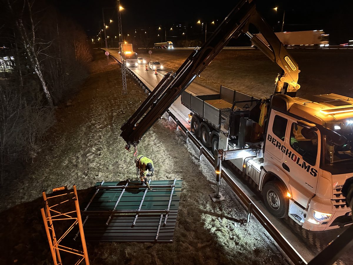Bergholms vid ett nattligt vägarbete i Gävle med TMA-bil som skydd mot passerande trafik
